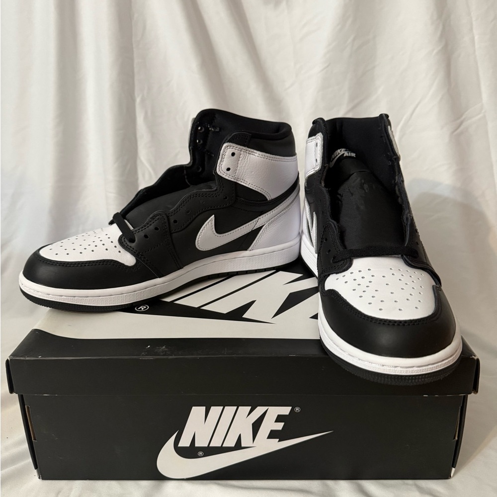 Nike Men's Black and White High-Top Sneakers